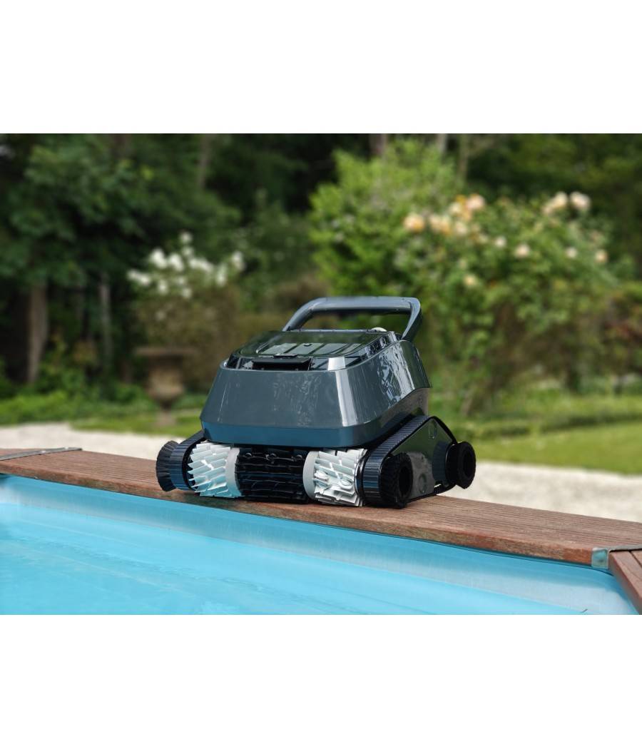 Robot piscine 8STREME 7320-HT équipé de brosses PVC + mousse pour une adhérence renforcée